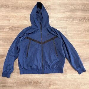 Nike Premium Essentials Unlined Hooded Windrunner Jacket
DA7354-455 Mens Size XL